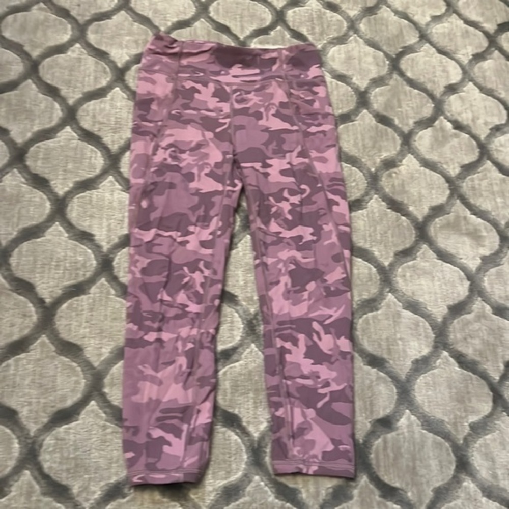 Woman’s Lululemon runners